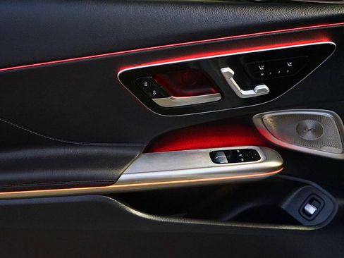 Used 2024 Mercedes-Benz CLE 300 CLE300 4MATIC w/ Driver Assistance Package image 9