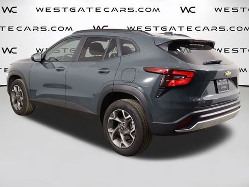 Used 2025 Chevrolet Trax LT w/ LT Convenience Package image 43