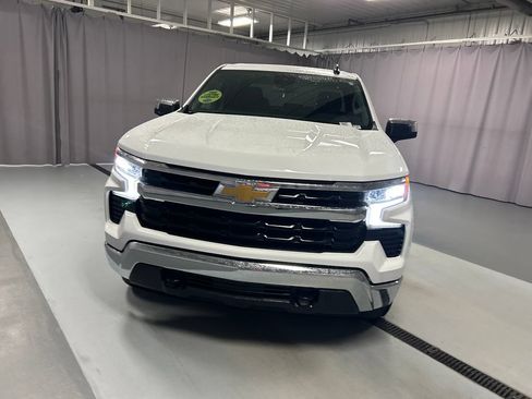 Used 2023 Chevrolet Silverado 1500 LT AWD/4WD image 2