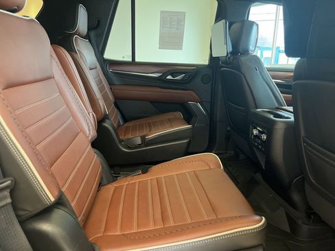 Used 2023 GMC Yukon Denali Ultimate image 12