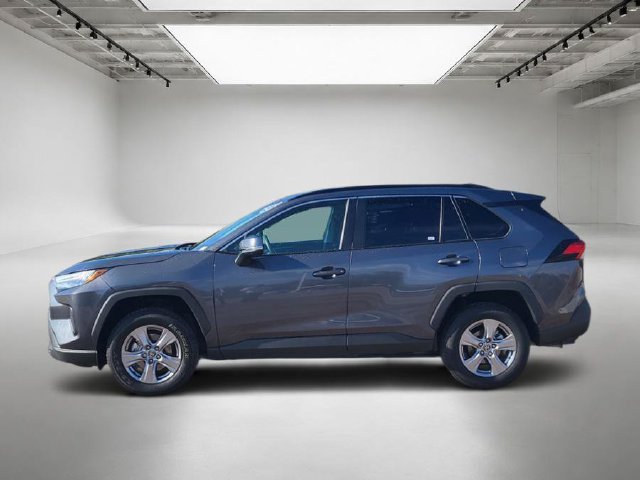Used 2025 Toyota RAV4 XLE AWD/4WD image 2