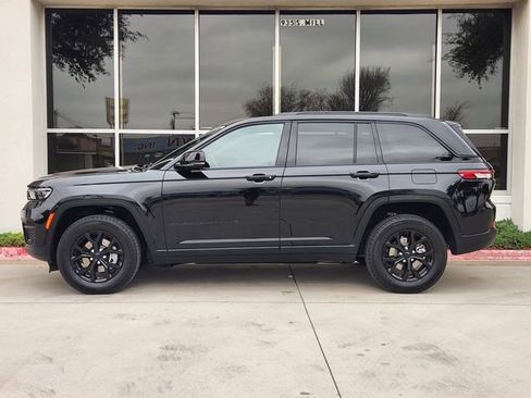 Certified 2024 Jeep Grand Cherokee Altitude image 4