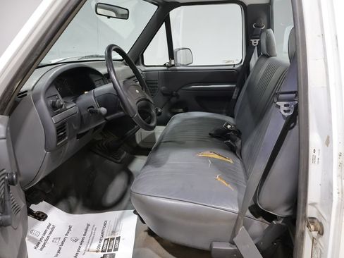 Used 1993 Ford F150 2WD Regular Cab image 2