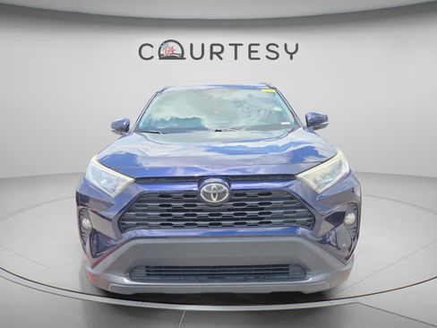 Used 2019 Toyota RAV4 XLE Premium FWD image 4
