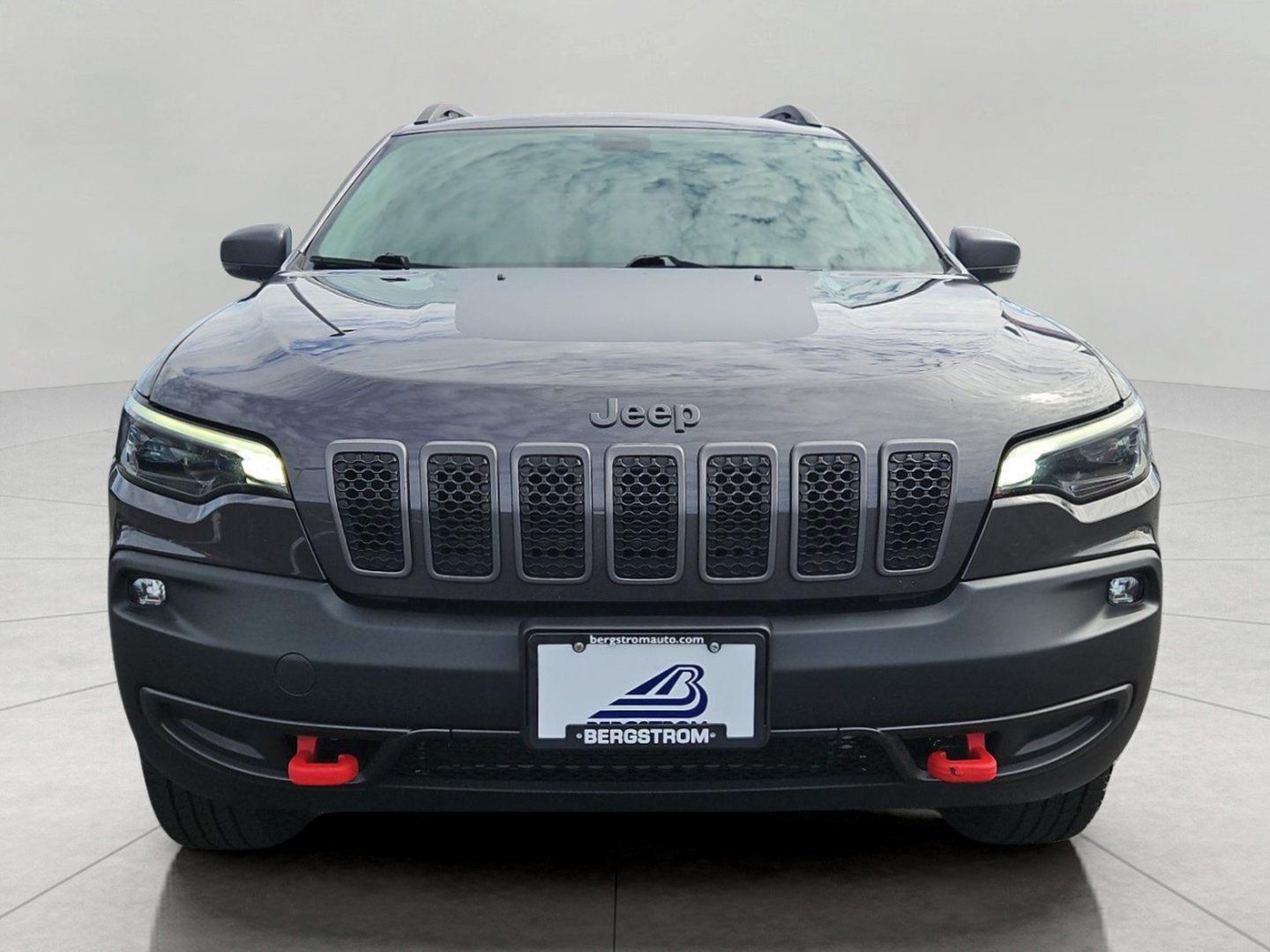 Used 2019 Jeep Cherokee Trailhawk w/ Comfort/Convenience Group AWD/4WD image 3