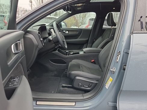 Certified 2023 Volvo XC40 Recharge Ultimate image 4