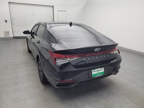 Used 2022 Hyundai Elantra SEL w/ Convenience Package FWD image 6