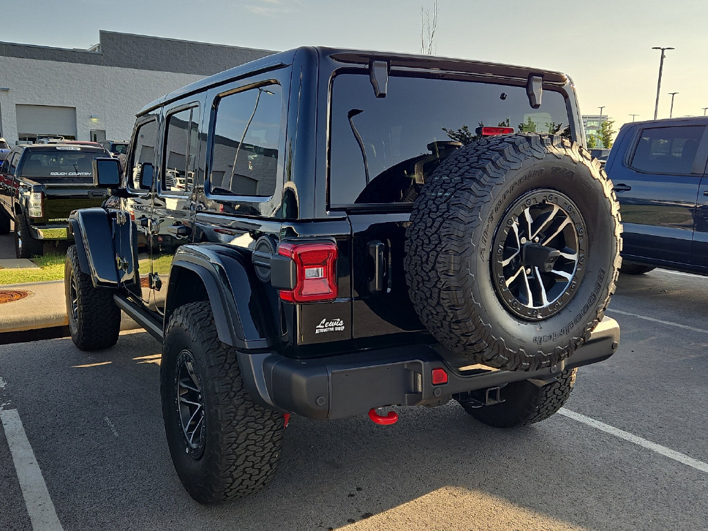 Used 2026 Jeep Wrangler Unlimited Rubicon AWD/4WD image 2