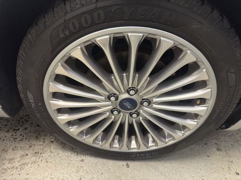 Used 2016 Ford Fusion Titanium FWD image 33
