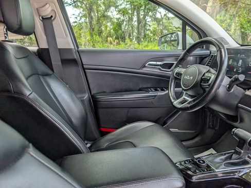 Used 2023 Kia Sportage EX FWD image 13