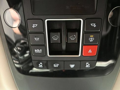 Used 2025 Kia Carnival SX w/ SX Dark Edition Package FWD image 23