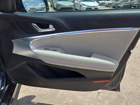 Used 2025 Genesis G70 2.5T RWD image 32