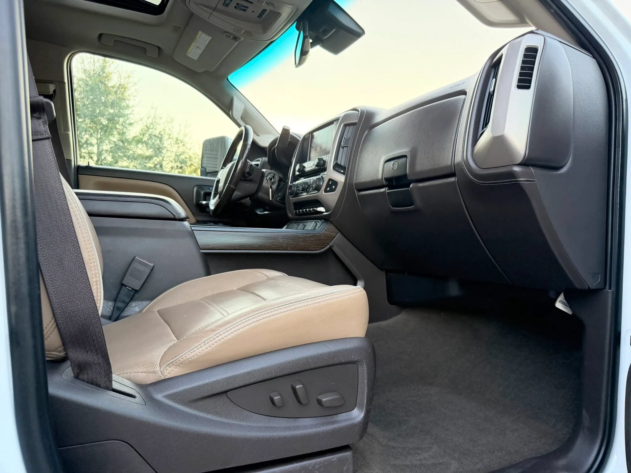Used 2017 GMC Sierra 3500 Denali w/ Duramax Plus Package AWD/4WD image 29