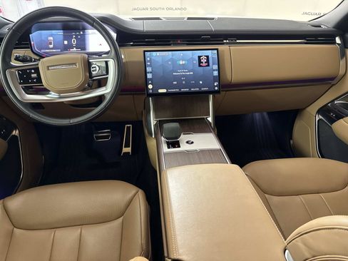 Used 2025 Land Rover Range Rover SE AWD/4WD image 16