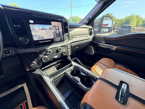 Used 2024 Ford F450 Platinum w/ FX4 Off-Road Package image 38