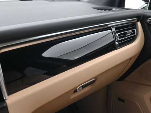 Certified 2026 Porsche Macan AWD/4WD image 23