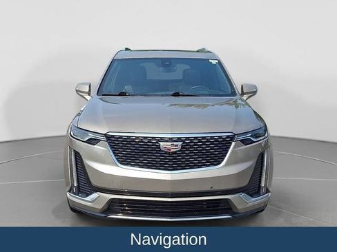 Used 2022 Cadillac XT6 Premium Luxury w/ Technology Package FWD image 3