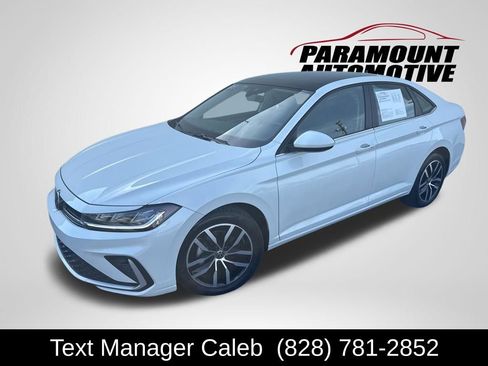 Used 2025 Volkswagen Jetta SE FWD image 1