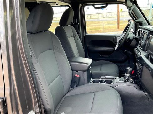 Used 2019 Jeep Wrangler Unlimited Sport image 16