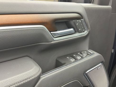 Used 2025 GMC Sierra 3500 Denali w/ Denali Reserve Package image 22