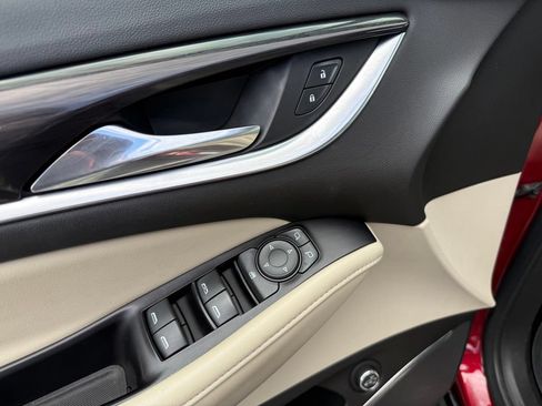 Used 2019 Buick Enclave Essence FWD image 11