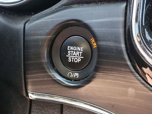 Used 2020 Jeep Grand Cherokee Limited w/ Luxury Group II AWD/4WD image 19