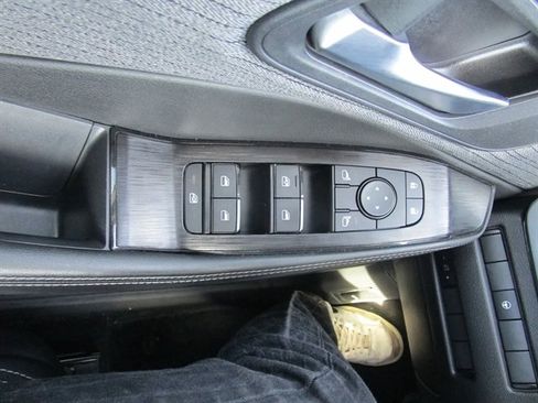 Used 2022 Nissan Rogue SV image 19