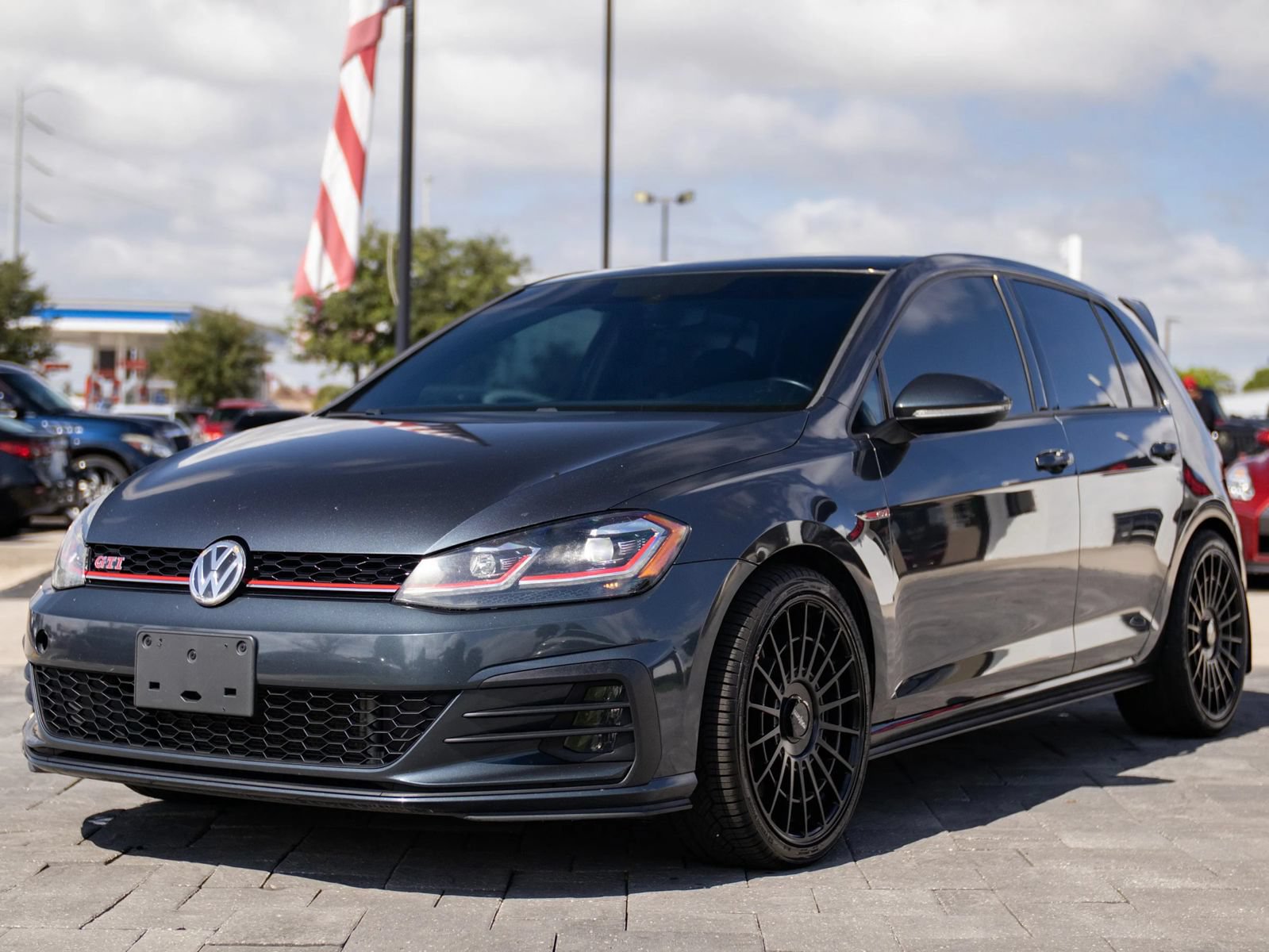 Used 2020 Volkswagen GTI SE FWD image 6