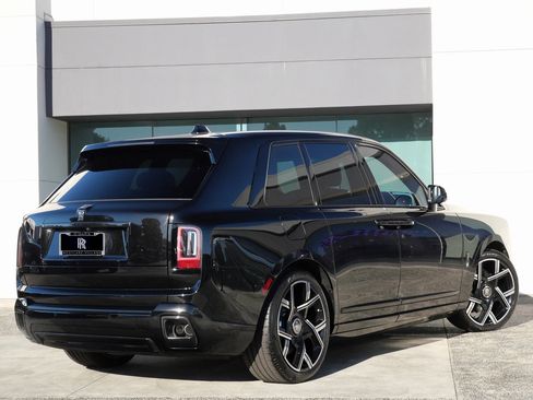 New 2026 Rolls-Royce Cullinan Black Badge image 2