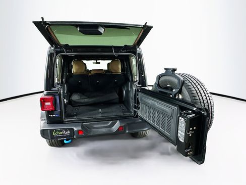 Used 2023 Jeep Wrangler Unlimited Sahara w/ Cold Weather Group AWD/4WD image 27