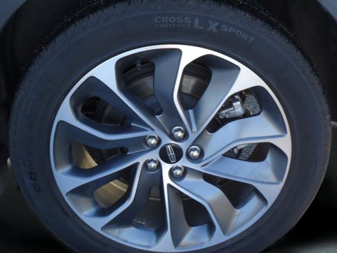 Used 2022 Lincoln Nautilus Reserve w/ Equipment Group 201A image 9