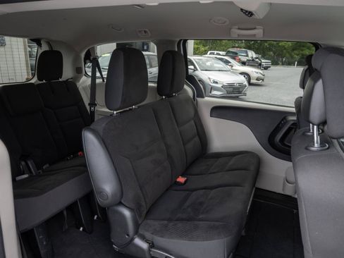 Used 2018 Dodge Grand Caravan SE w/ UConnect Hands-Free Group FWD image 33