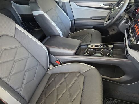 Used 2024 Volkswagen Atlas Peak Edition SEL image 11