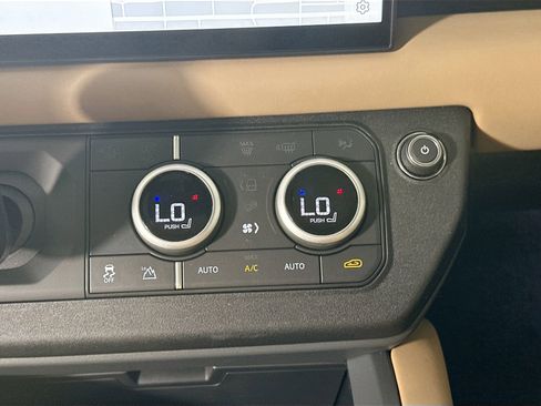 Certified 2025 Land Rover Defender 90 X-Dynamic SE image 26