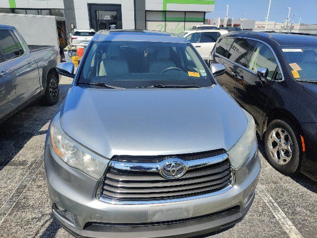 Used 2014 Toyota Highlander XLE FWD image 14