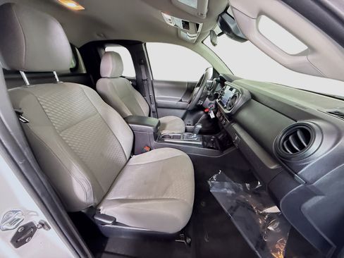 Used 2022 Toyota Tacoma SR image 28