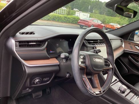 Used 2021 Jeep Grand Cherokee L Summit w/ Luxury Tech Group V image 10