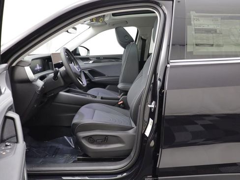 New 2026 Volkswagen Tiguan SE image 6