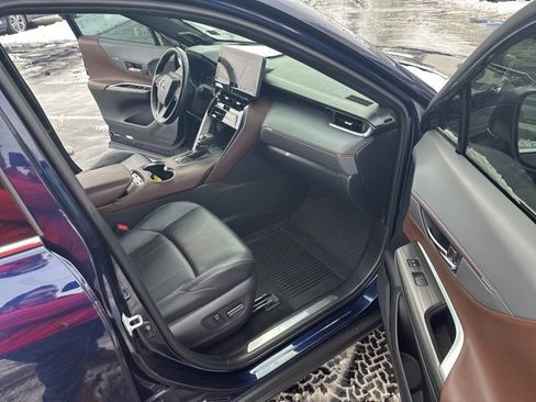 Used 2022 Toyota Venza image 19