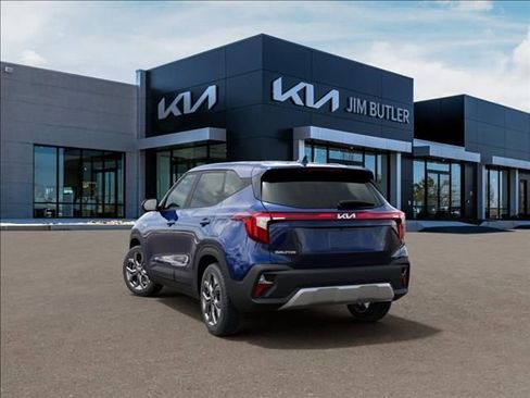 New 2026 Kia Seltos LX FWD image 4