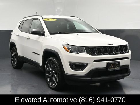 Used 2021 Jeep Compass Latitude AWD/4WD image 1