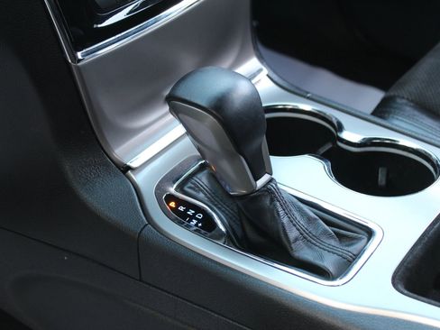 Used 2019 Jeep Grand Cherokee Altitude AWD/4WD image 22