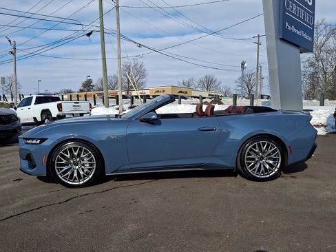 Used 2025 Ford Mustang GT Premium image 7