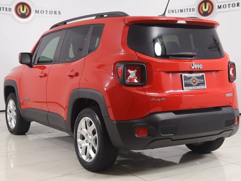 Used 2017 Jeep Renegade Latitude w/ Popular Equipment Group AWD/4WD image 4