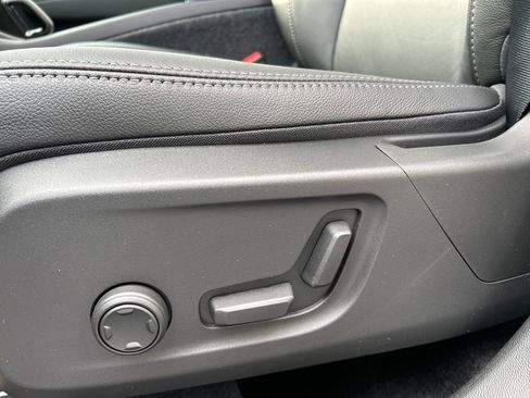 New 2026 Volvo XC40 B5 Core w/ Protection Package Premier image 11