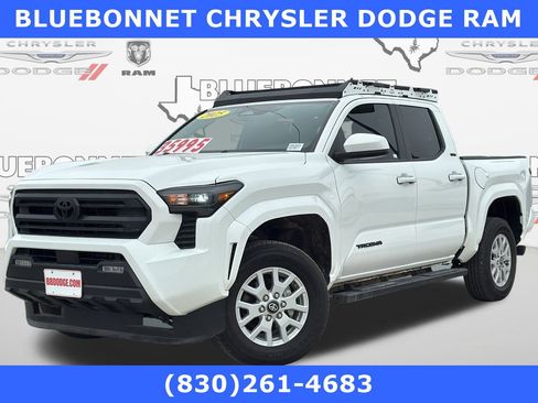 Used 2025 Toyota Tacoma SR5 image 1