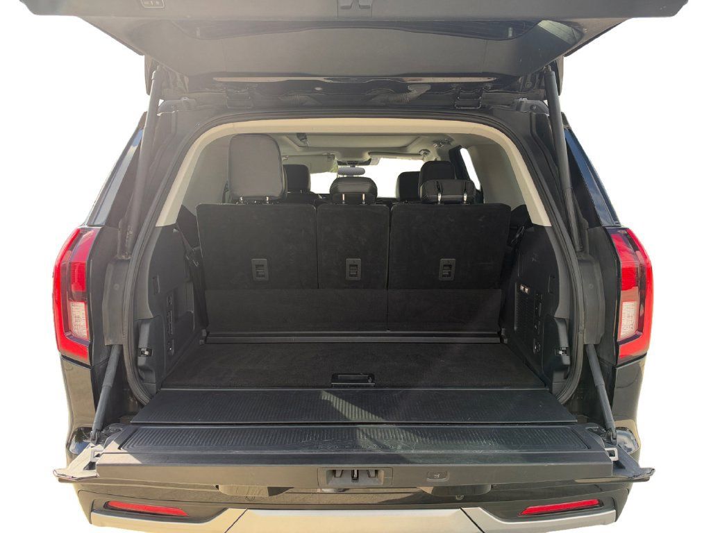 Used 2025 Ford Expedition Platinum AWD/4WD image 18