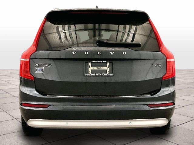 Used 2022 Volvo XC90 T6 Momentum w/ Climate Package AWD/4WD image 4