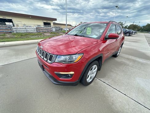 Used 2021 Jeep Compass Latitude w/ Driver Assistance Group AWD/4WD image 18