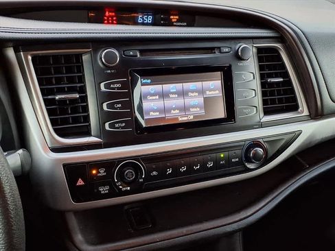 Used 2019 Toyota Highlander LE image 21